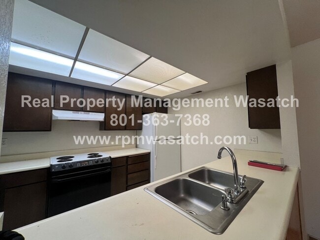 Building Photo - Check out this Great 2 Bedroom 1 Bathroom Condo near downtown Salt Lake!