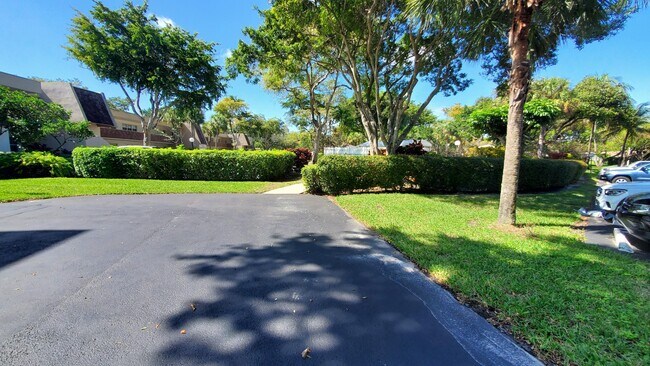 Building Photo - 3800 Oaks Clubhouse Dr