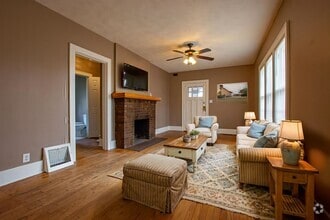Building Photo - Cute 1 Bedroom / 1 Bath Home with Fenced i...