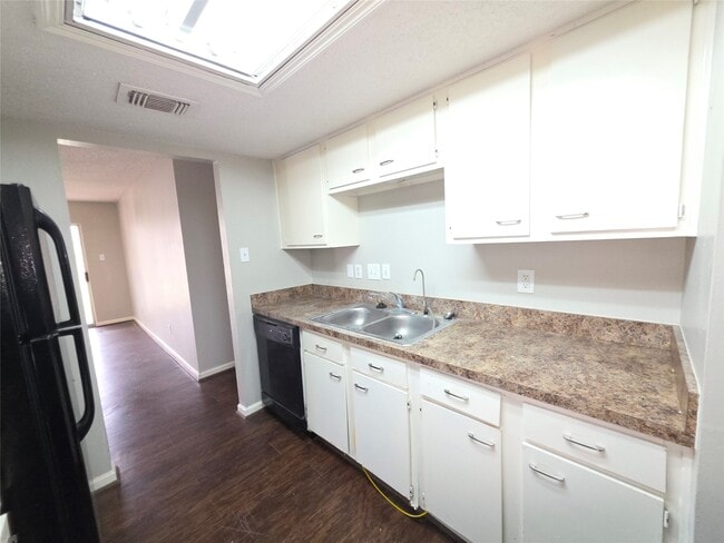 Building Photo - 9814 Kiwi Ln