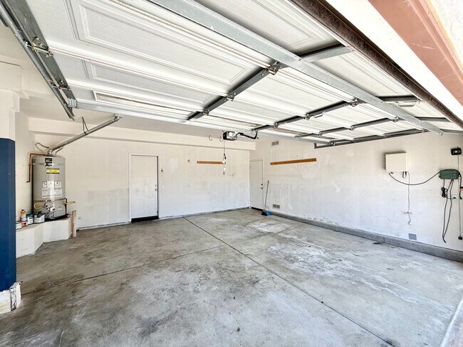 Building Photo - Spacious 5 Bedroom Redhawk Home with LARGE Loft & Backyard in Prime Location