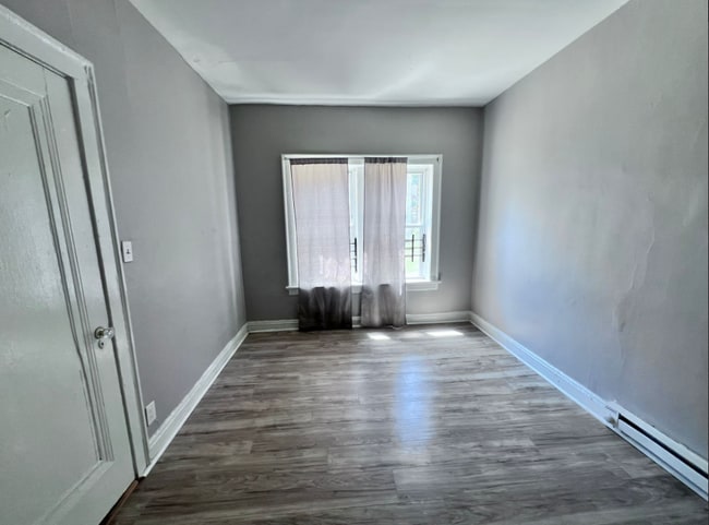 Building Photo - 848 Linn Dr