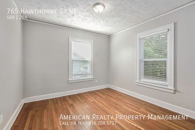 Building Photo - 765 Hawthorne St NE