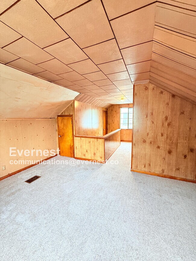 Building Photo - 18184 Riopelle St