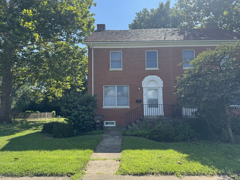 Primary Photo - 712 Pacesetter Dr