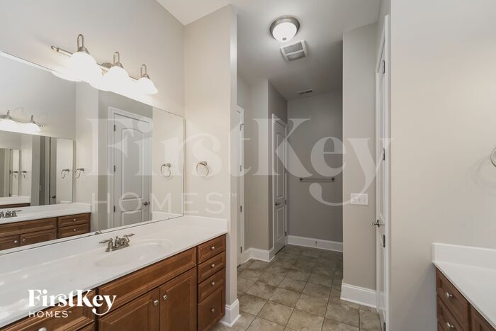 Building Photo - 12530 Druids Glen Dr