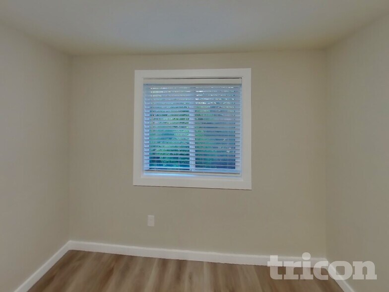 Building Photo - 3899 SE Harriet St