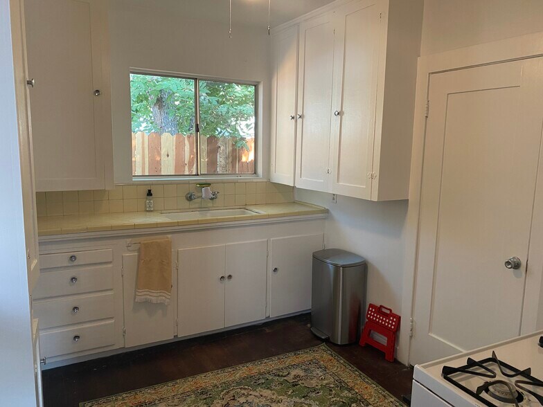 Building Photo - 152 N Bonnie Ave