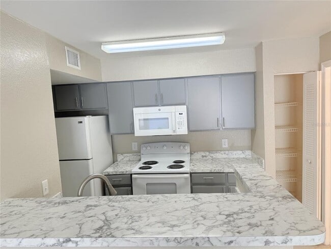 Building Photo - 2214 Grand Cayman Ct