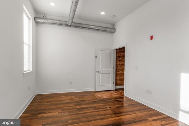 Building Photo - 3228 W Diamond St