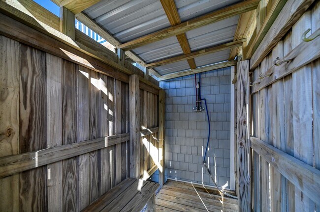 Building Photo - OFF-SEASON FURNISHED MONTHLY RENTAL