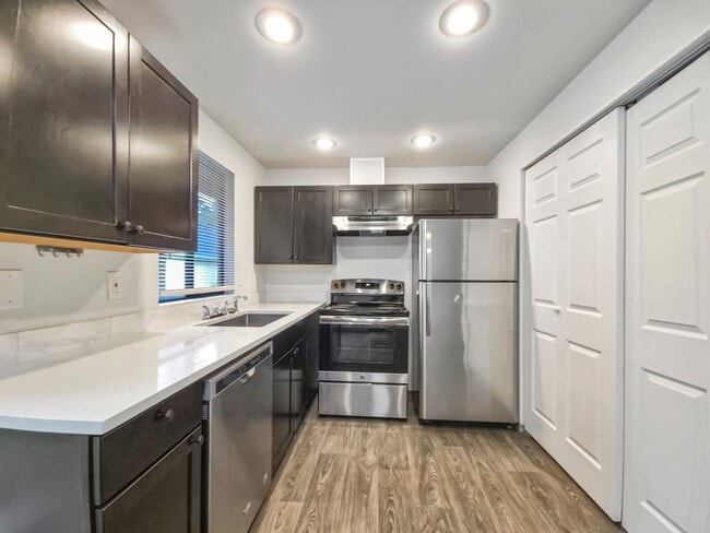 Building Photo - Pet-Friendly 2BR Duplex with Fenced Yard & New Carpets