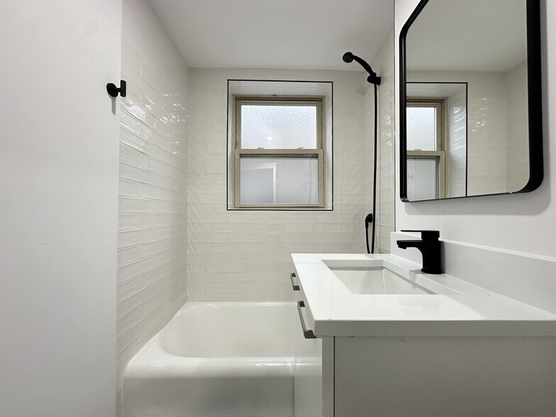 Building Photo - 1555 W Hollywood Ave