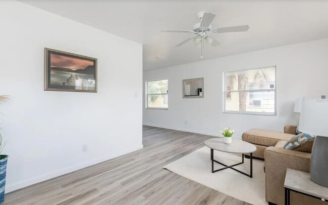 Building Photo - Housing Voucher Accepted: Charming 3-Bedro...