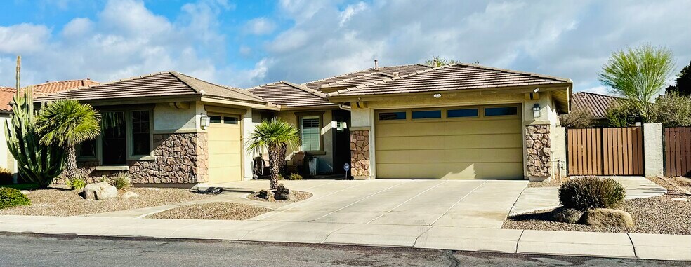 Building Photo - 372 W Aster Dr
