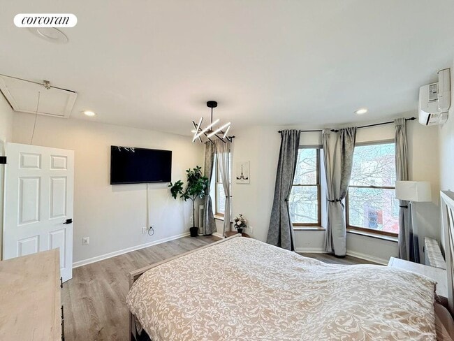 Building Photo - 716 Hancock St