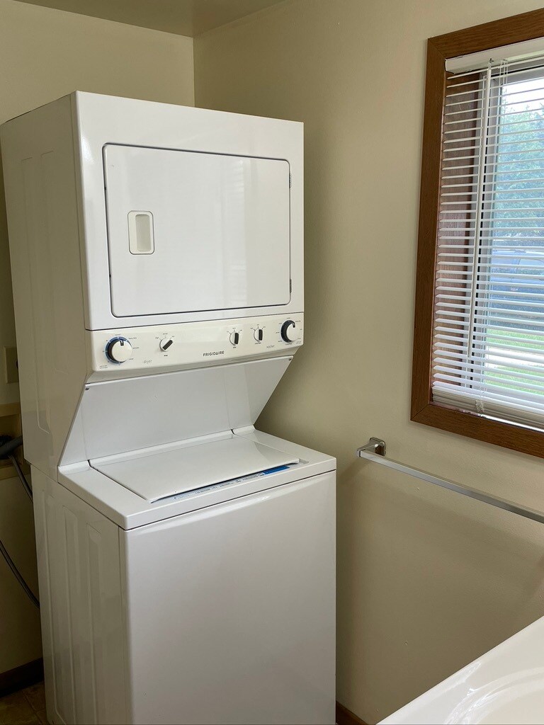 Building Photo - 2065 Emery Ct