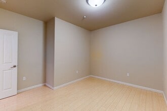 Building Photo - Town House Near Downtown Pleasanton  3 Bed...