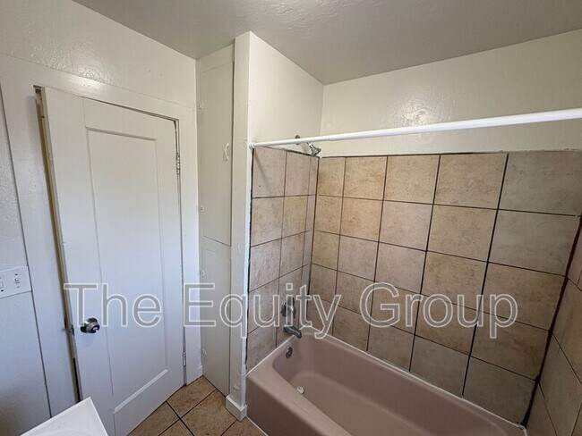 Building Photo - 829 Washington St