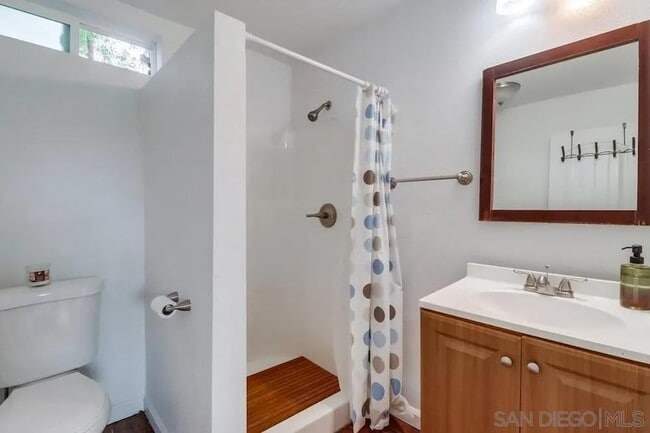 Building Photo - 3891 Superba St
