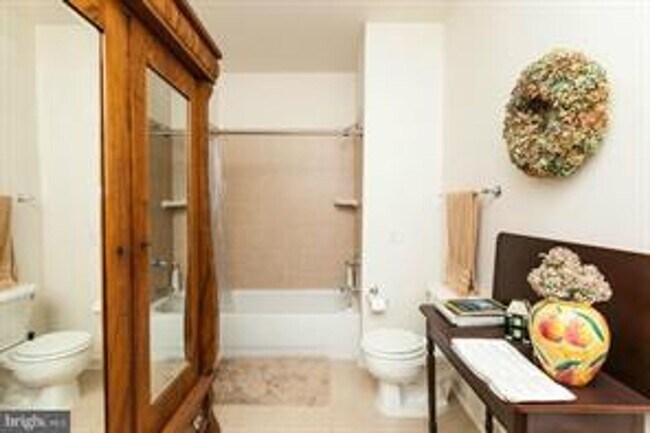 Building Photo - 2026/2027 Gorgeous Village Lofts 2bd plus ...