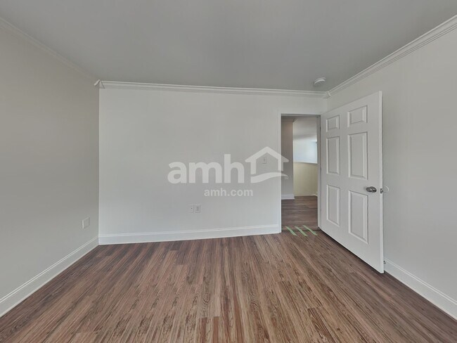 Building Photo - 1005 Theodore Ln