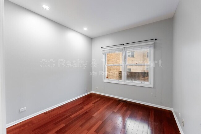 Building Photo - 5424 S Ellis Ave