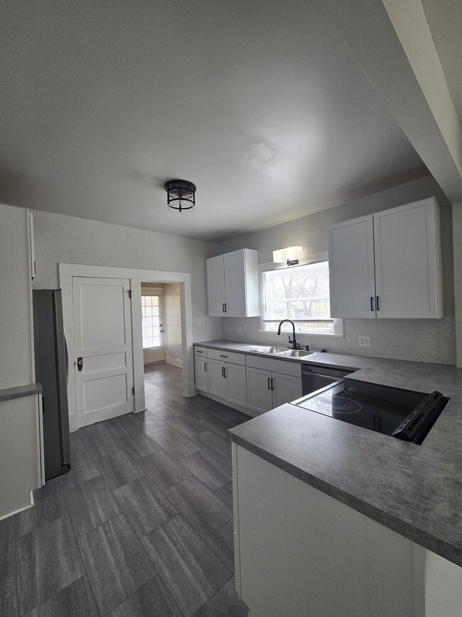 Building Photo - 250 Millwood N