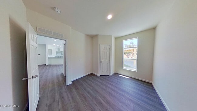 Building Photo - 152 Kings Pl