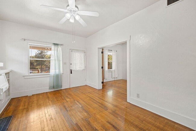 Building Photo - Vintage Bungalow Near University of Arizona