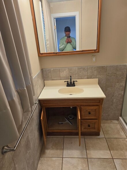 Building Photo - 3009 Sunnyview Dr