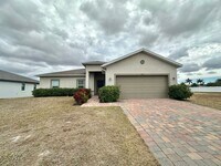 Building Photo - Huge Screened Lanai! Modern & Spacious 4 Bed 2 Bath