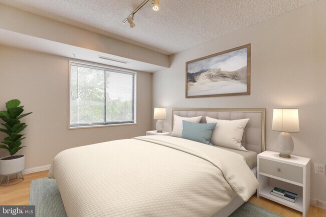 Building Photo - 200 N Pickett St