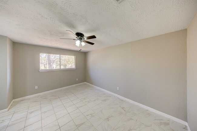 Building Photo - 361 Dawn Hill Dr