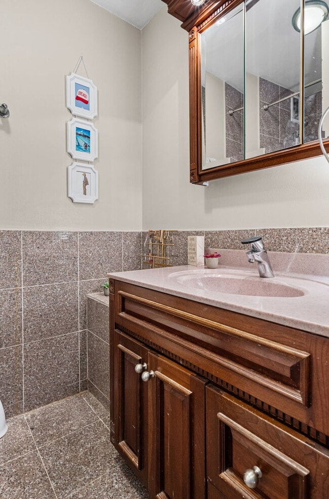 Building Photo - 1 E Scott St