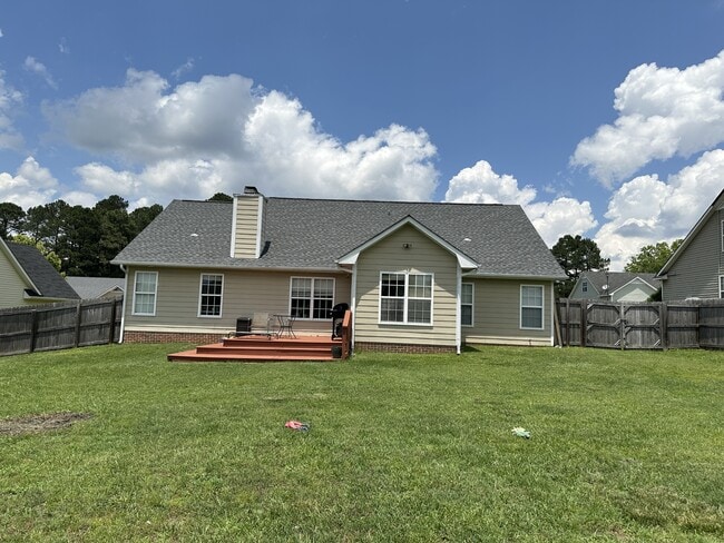 Building Photo - 590 Americana Dr