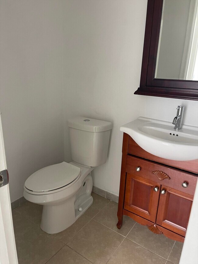 Building Photo - 172 Salisbury I