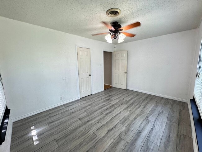Building Photo - 360 Virtual Tour Available
