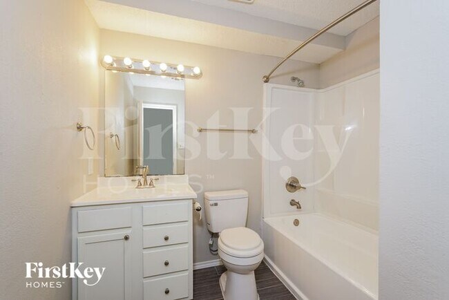 Building Photo - 2608 Park Valley Dr