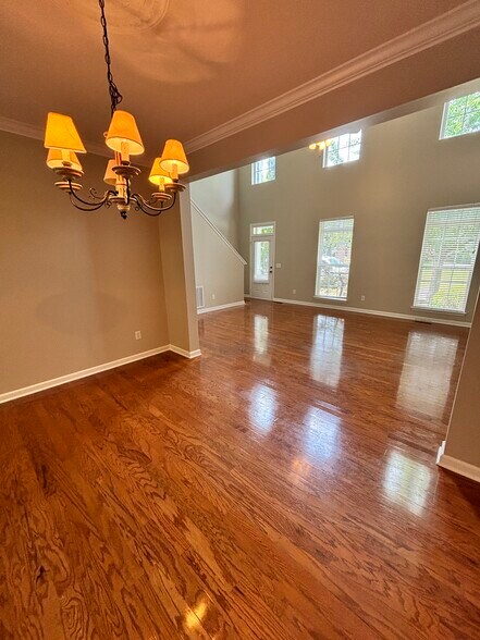 Building Photo - 7102 Lenox Village Dr