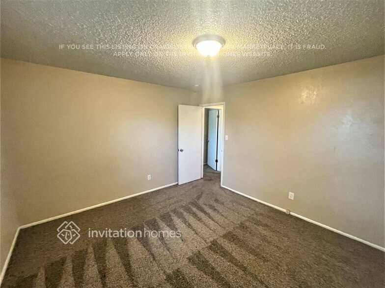 Building Photo - 998 S Miller St