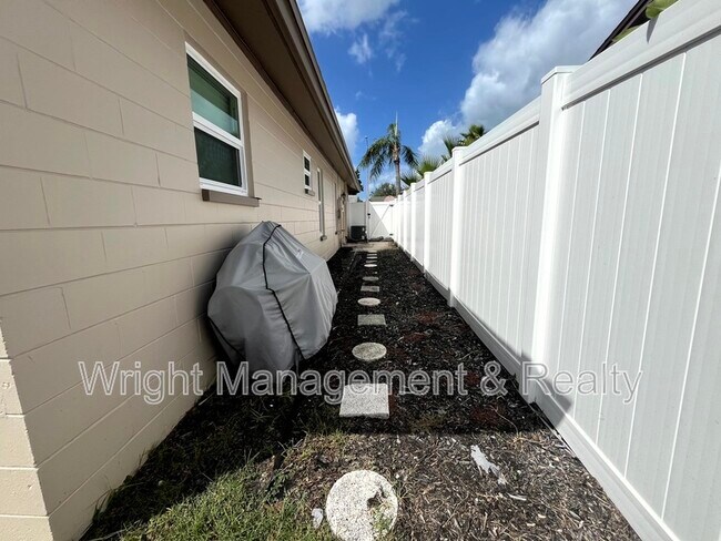 Building Photo - 1403 Stonehaven Way