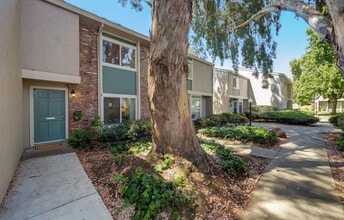 Building Photo - 2 Story 2bd/1.5ba  Townhouse near Commute ...