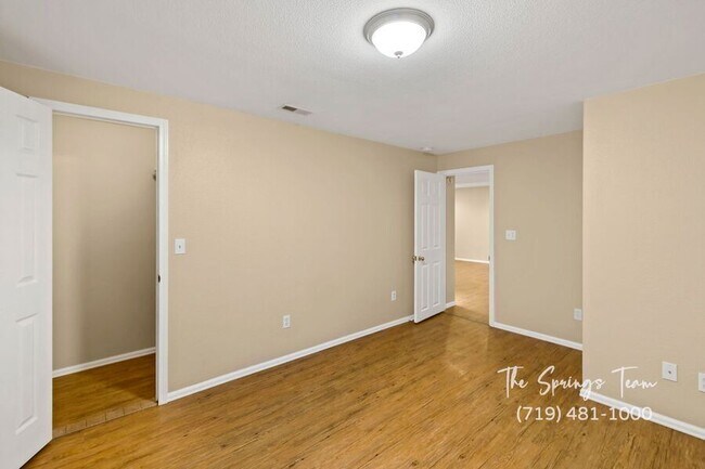 Building Photo - 5833 Bow River Dr
