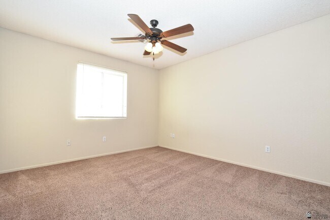 Building Photo - 8840 E 38th Ln