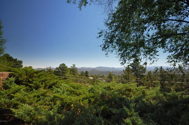 Building Photo - 2057 Heavenly Pl