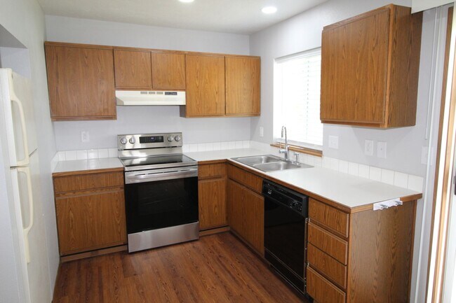 Building Photo - 1020 W Lacrosse Ave