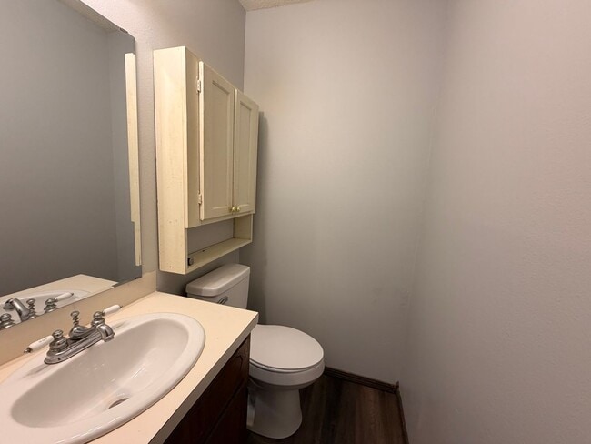 Building Photo - Welcome to your new home in the heart of Russellville, AR!