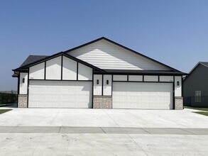 Building Photo - 5154 N. Cypress st.