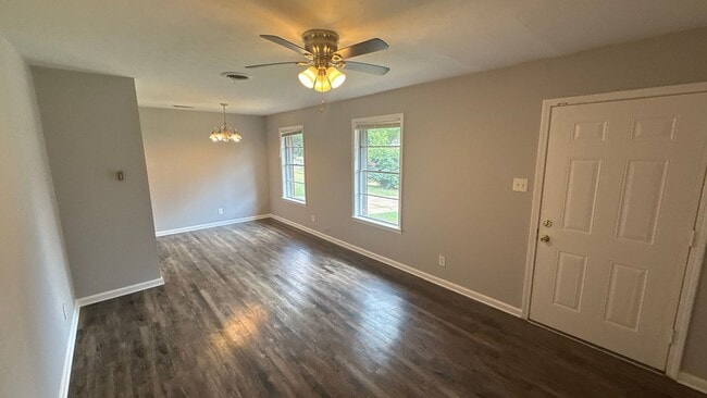 Building Photo - 3032 Queensgate Ave